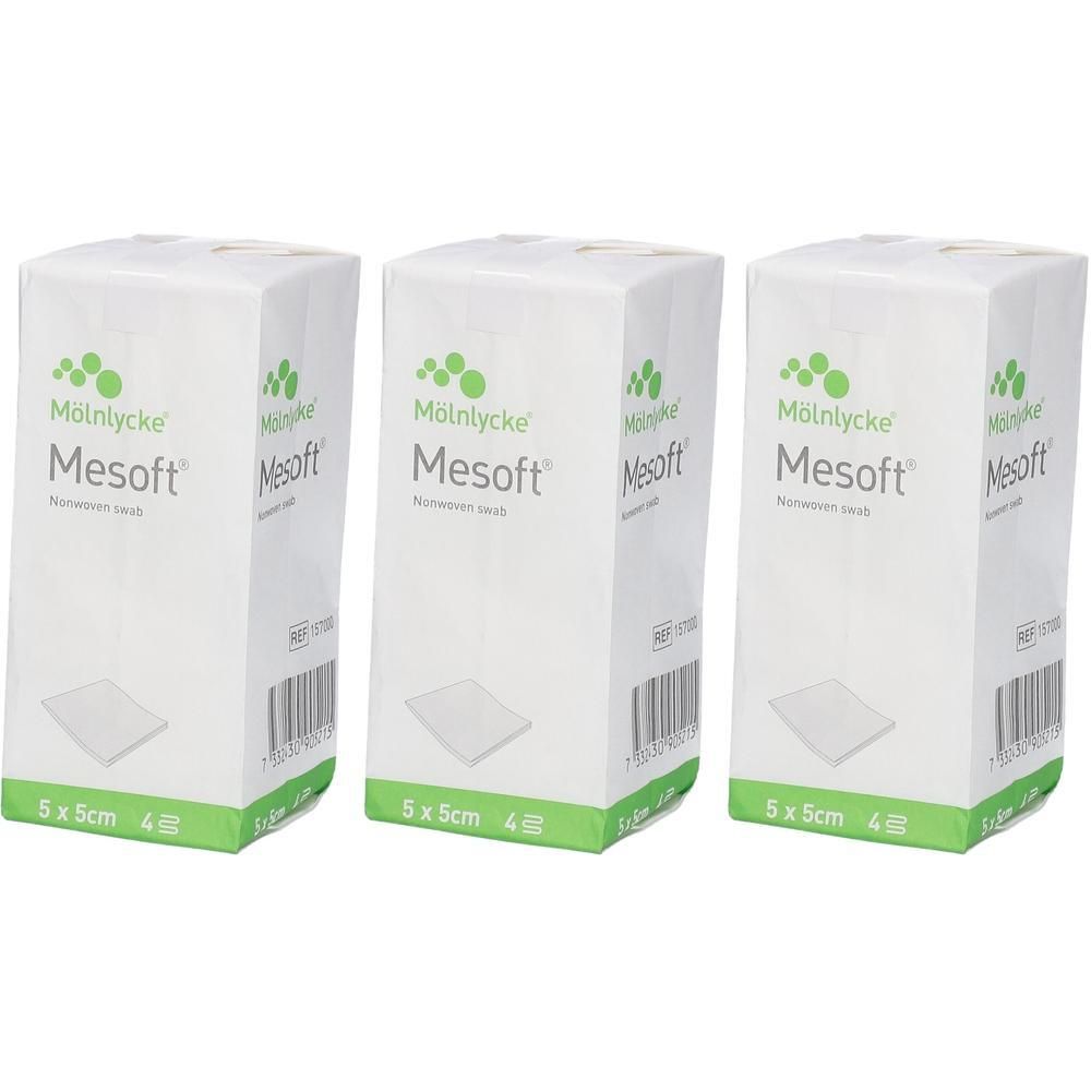 Trois boîtes de compresses Mesoft. Emballage blanc avec accents verts. Inscription: Mesoft, 5x5cm, 4 couches.