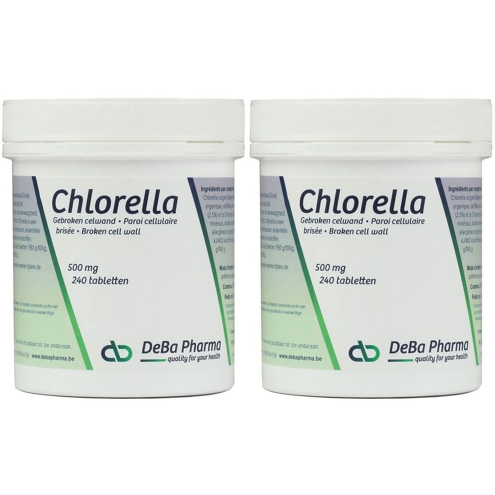 Deux boîtes blanches de Chlorella. Inscription : Chlorella, 500 mg, 240 comprimés. Marque : DeBa Pharma.