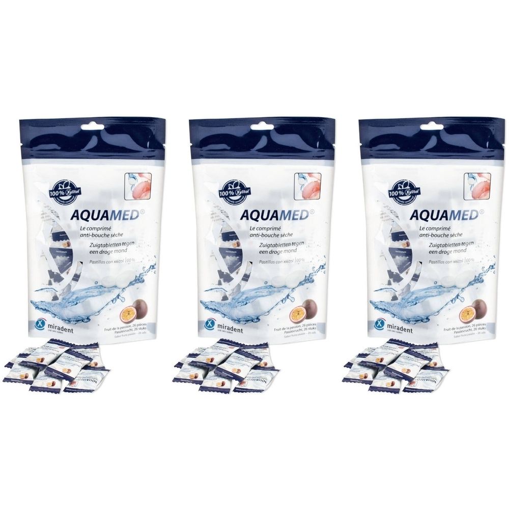 Trois sachets Miradent AQUAMED, chacun contenant 12 comprimés. Inscription: AQUAMED, comprimé anti-sécheresse buccale. Emballage bleu et blanc.