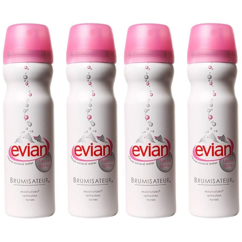Quatre vaporisateurs Evian Brumisateur, bouchons roses. Texte: facial spray, eau minérale naturelle. Fond blanc, motif montagne.