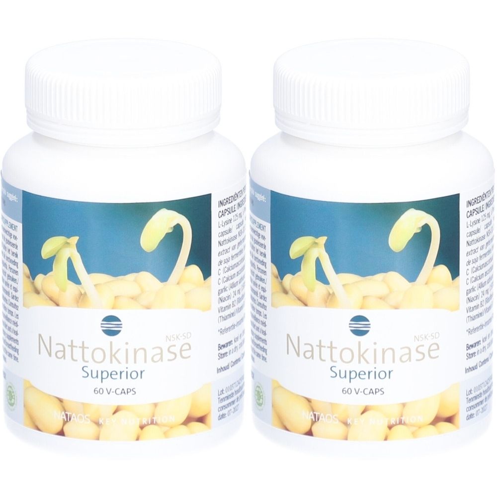 Deux flacons blancs avec étiquette. Inscription : Nattokinase Superior, 60 V-Caps. Illustration de germes et de haricots.