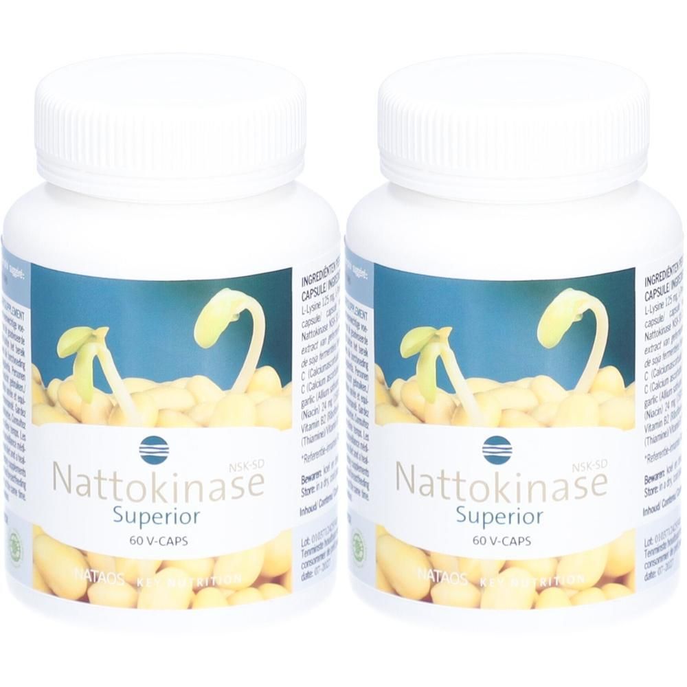 Deux flacons blancs avec étiquette. Inscription : Nattokinase Superior, 60 V-Caps. Illustration de germes et de haricots.