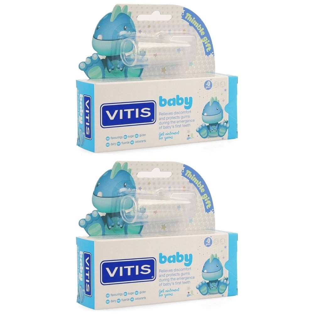 Deux boîtes de gel dentaire bébé et brosse à dents doigt. Emballage avec motif dinosaure bleu et nom du produit VITIS Baby.