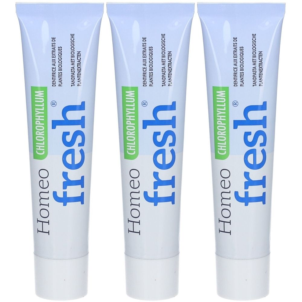 Trois tubes de dentifrice Homeofresh Chlorophyllum. Texte bleu sur fond blanc. Zone verte avec texte.