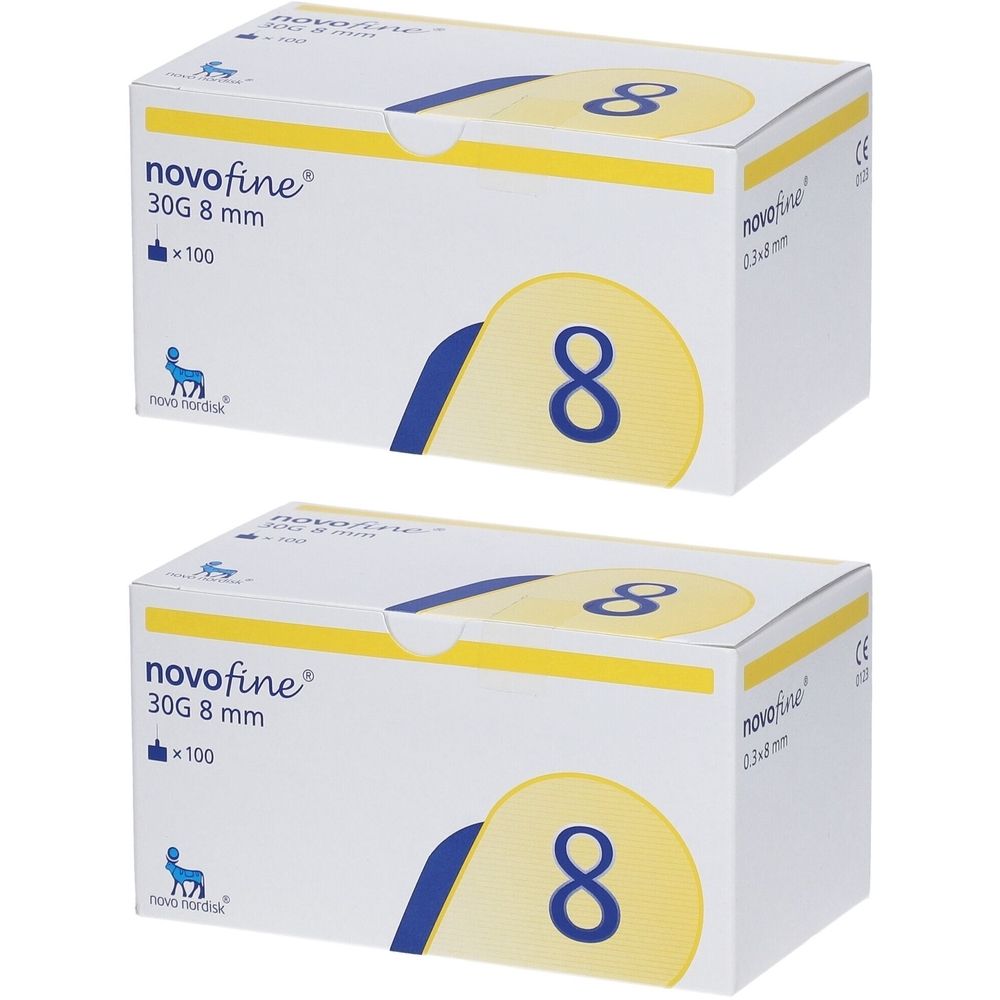 Deux boîtes Novofine 30G 8 mm. Inscription: 8, x100. Logo Novo Nordisk. Accents bleus et jaunes.