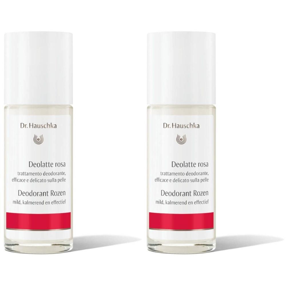 Deux déodorants roll-on avec bouchon blanc et bande rouge. Inscription : Dr. Hauschka, Deolatte rosa.