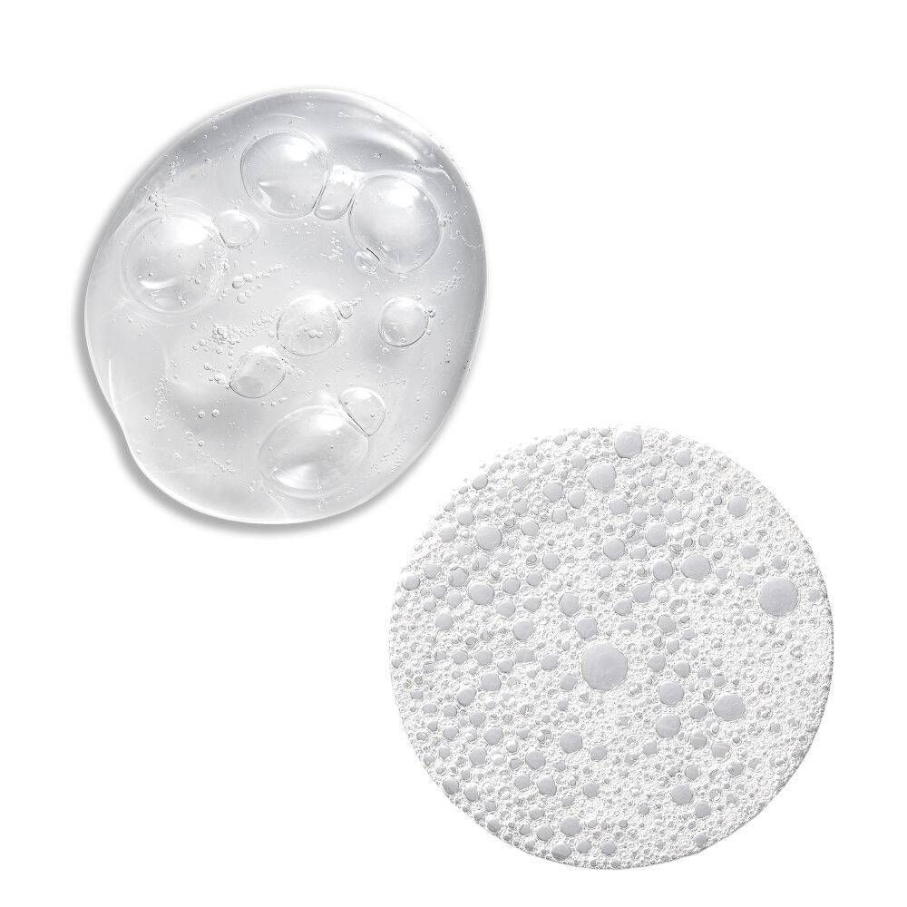 Une goutte de gel nettoyant et un cercle de mousse.