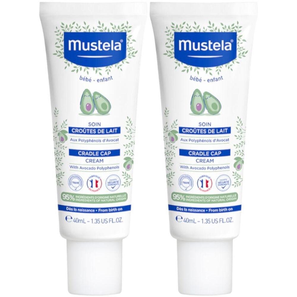 Deux tubes de crème Mustela Cradle Cap. Tubes blancs avec texte bleu et illustrations d'avocats. Texte : « SOIN CROÛTES DE LAIT » et « CRADLE CAP CREAM ».