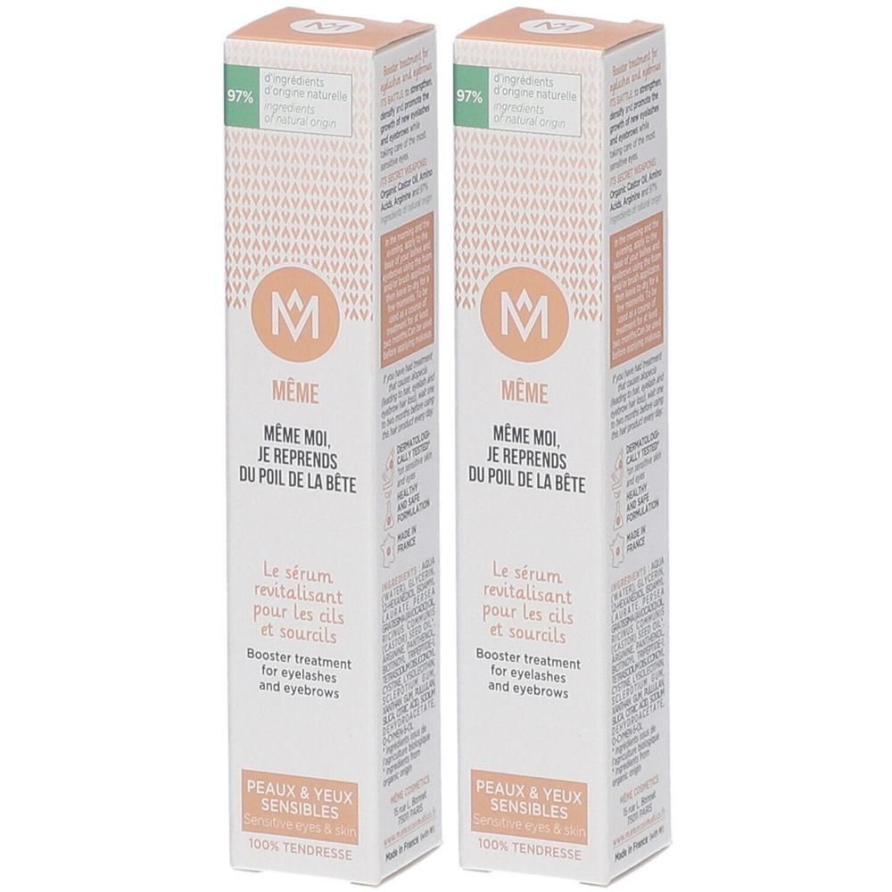 Deux étuis MÊME Booster de cils et sourcils. Inscription: Le sérum revitalisant pour les cils et sourcils. 97% d'ingrédients d'origine naturelle.
