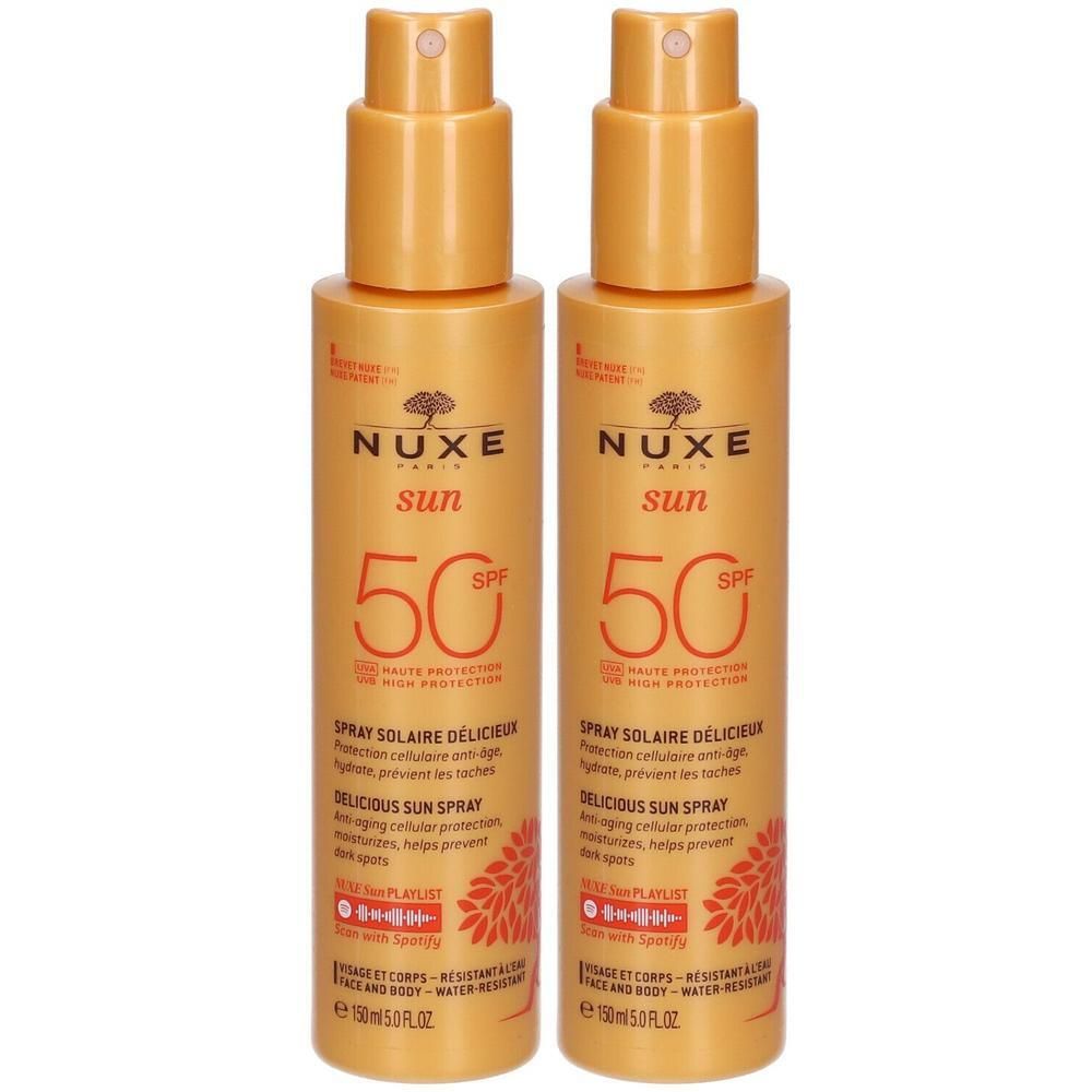 Deux flacons de spray NUXE Sun SPF50. Flacons orange avec vaporisateur. Texte: SPF50, Delicious Sun Spray, NUXE.