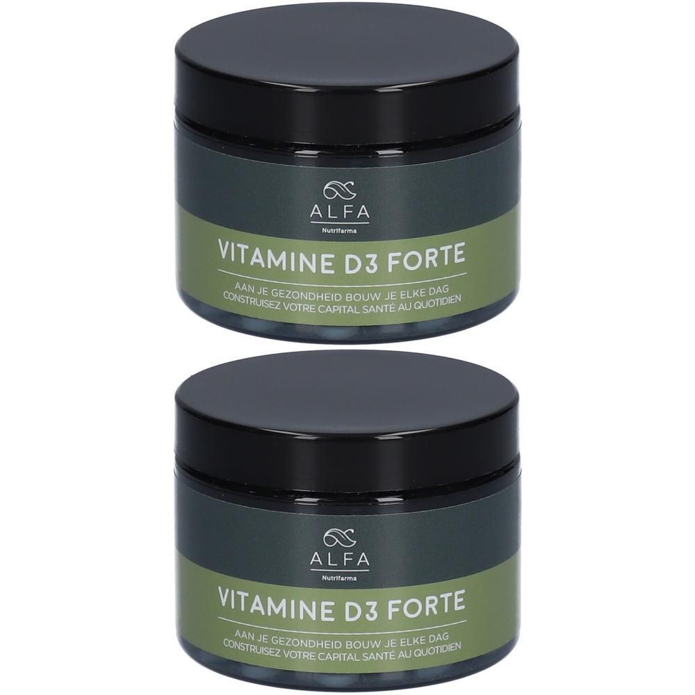 Deux pots de D3 Forte avec couvercles noirs. Inscription : Alfa, Vitamine D3 Forte. Étiquettes vertes avec texte.