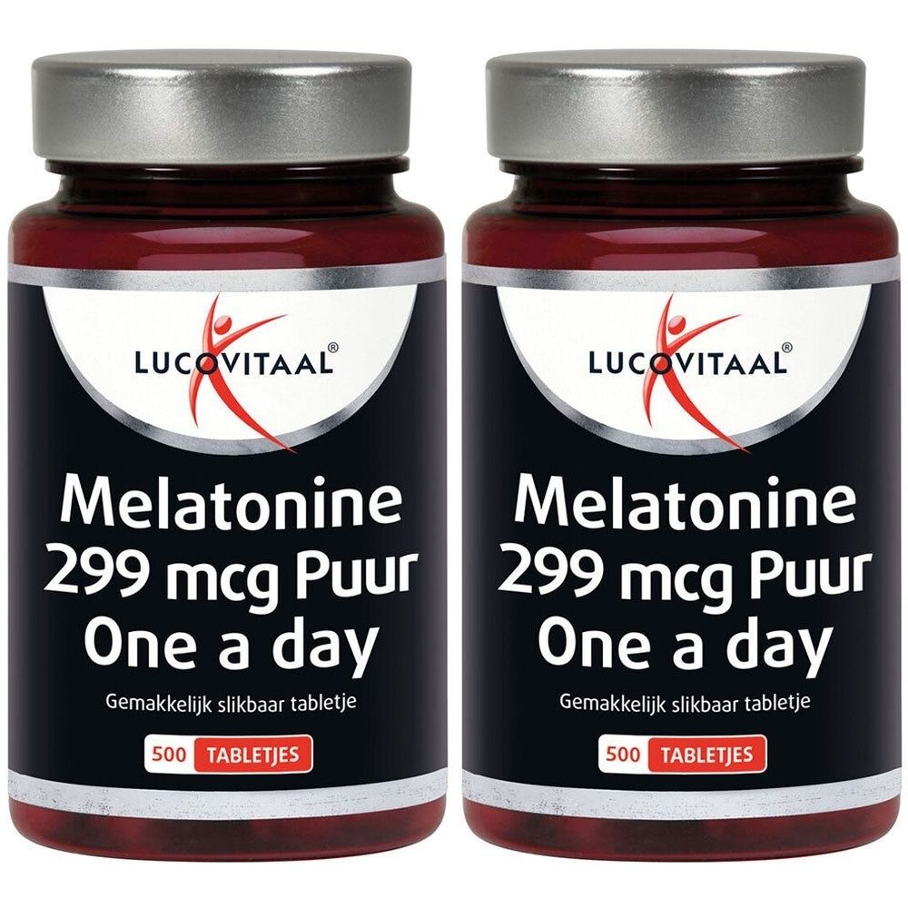 Deux flacons avec étiquette noire. Inscription : Mélatonine 299 mcg Puur, One a day. 500 comprimés. Marque Lucovitaal.