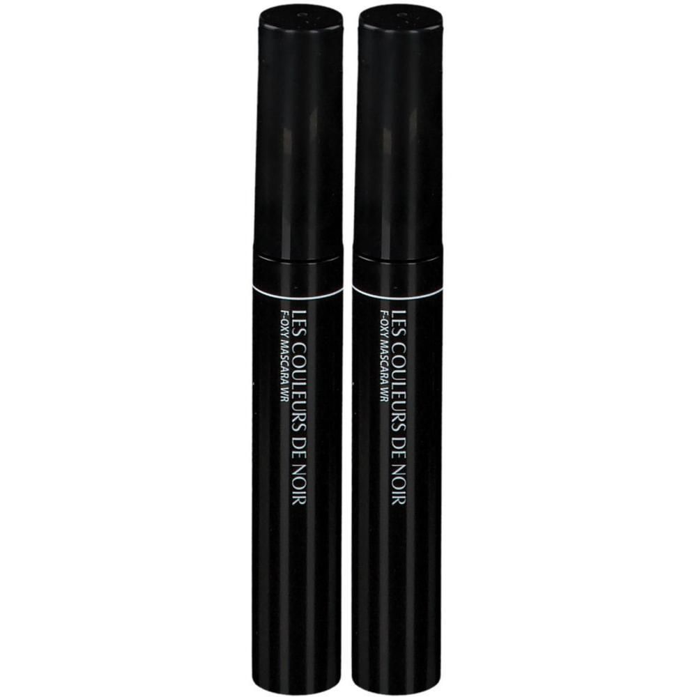 Deux tubes de mascara noirs. Inscription: Les Couleurs de Noir Foxy Mascara WR.