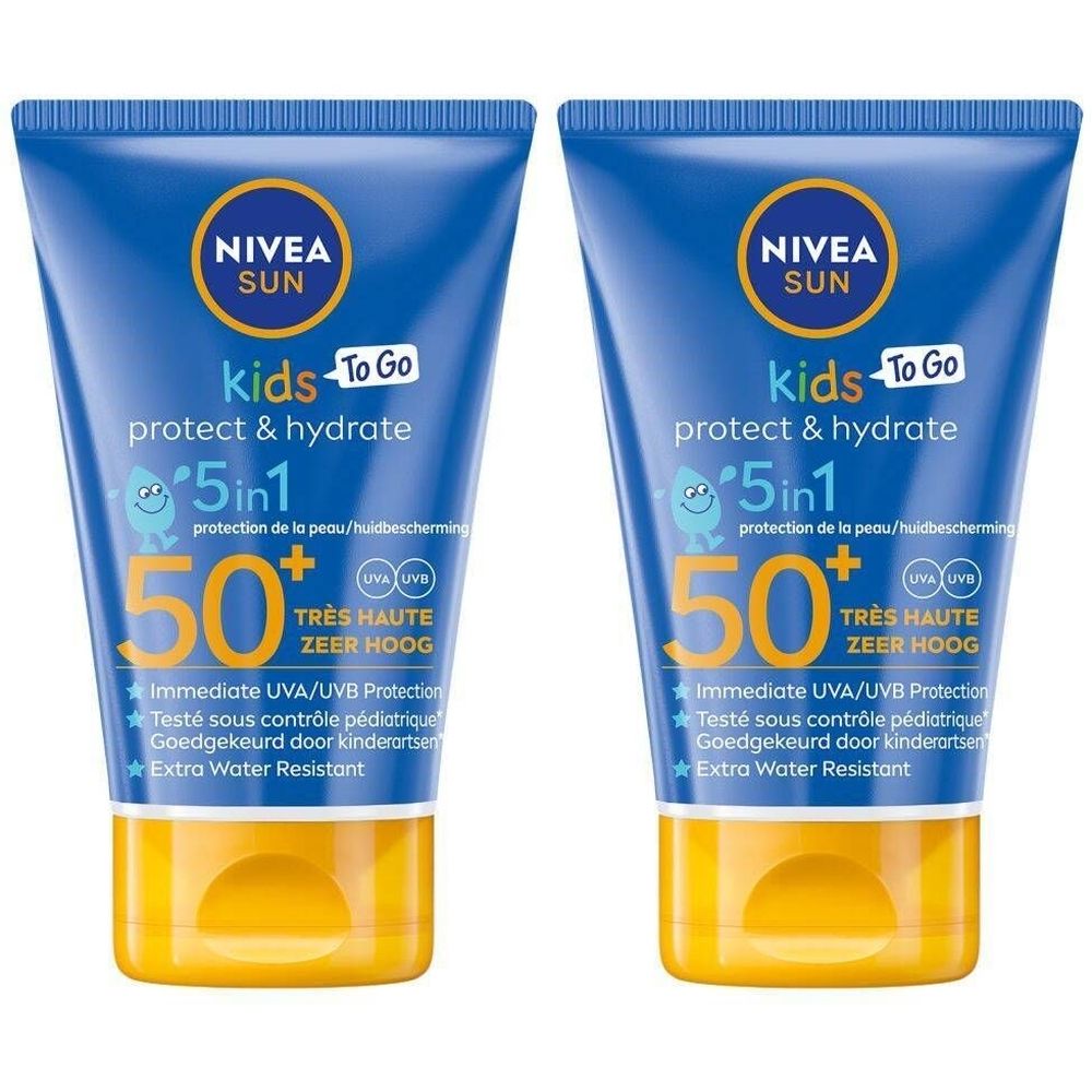 Deux tubes bleus de crème solaire. Inscription : NIVEA Sun Kids, protect & hydrate 5 en 1, SPF50+. Bouchon jaune.