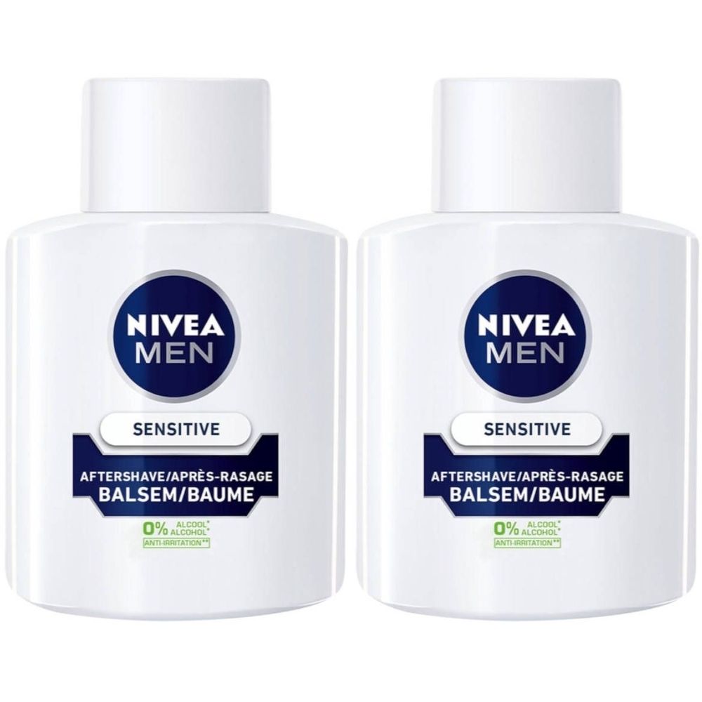 Deux flacons blancs de NIVEA MEN Sensitive After Shave Balsam. Logos et texte bleus. Indication 0% alcool.