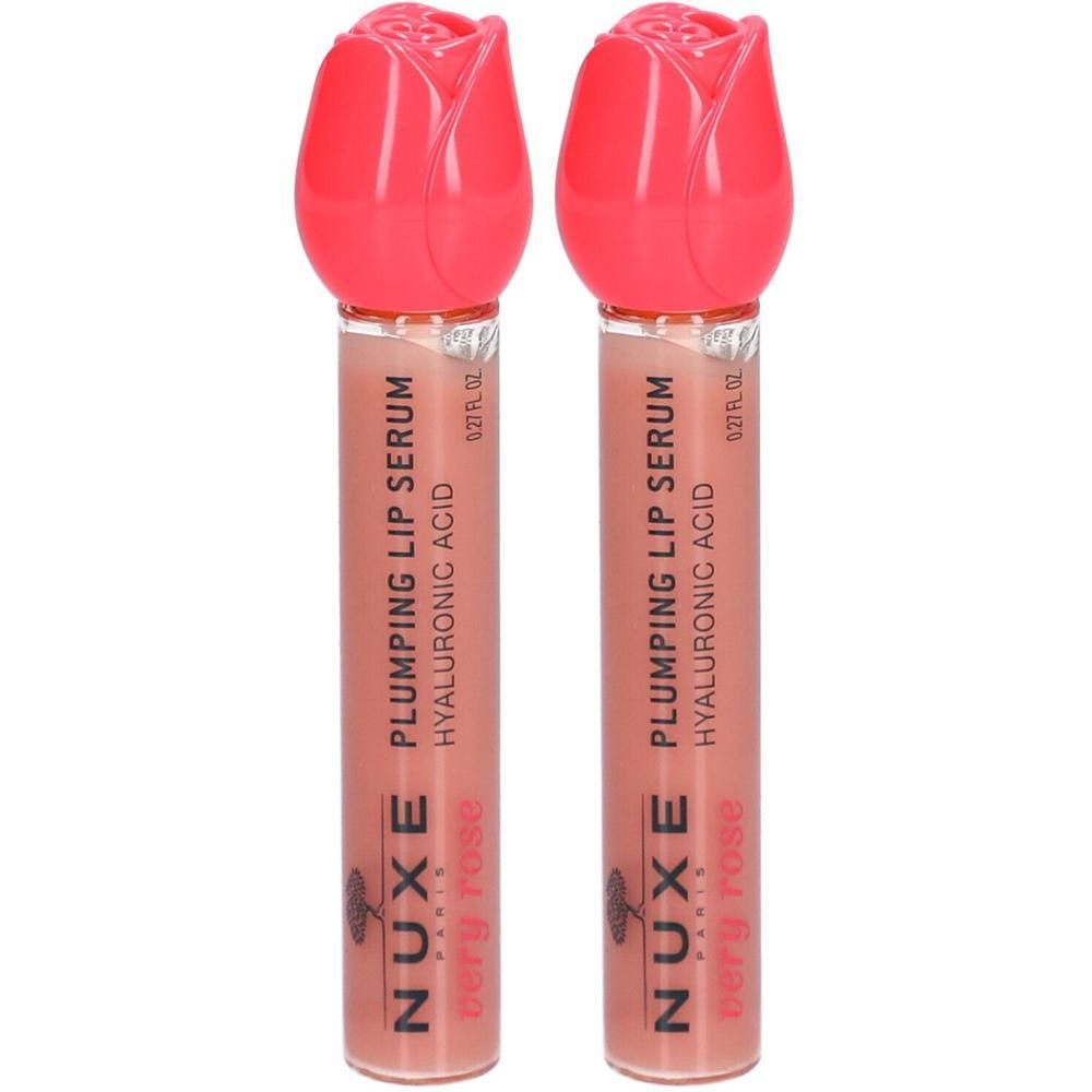 Deux sérums à lèvres avec bouchons roses en forme de rose. Inscription : Nuxe Very Rose, Plumping Lip Serum, Acide Hyaluronique.