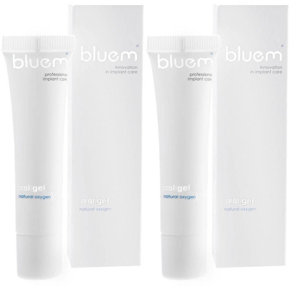 Deux tubes et emballages de gel buccal Blue® m. Tubes blancs avec texte bleu. Emballages avec logo bleu.