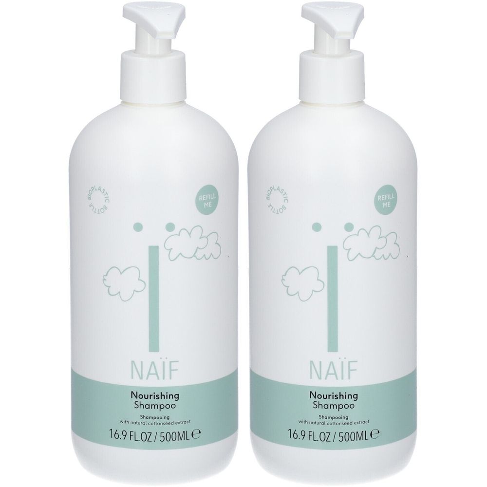 Deux flacons blancs de shampooing Naïf avec pompe. Inscription : Naïf, Nourishing Shampoo, 16.9 FL.OZ/500ML.