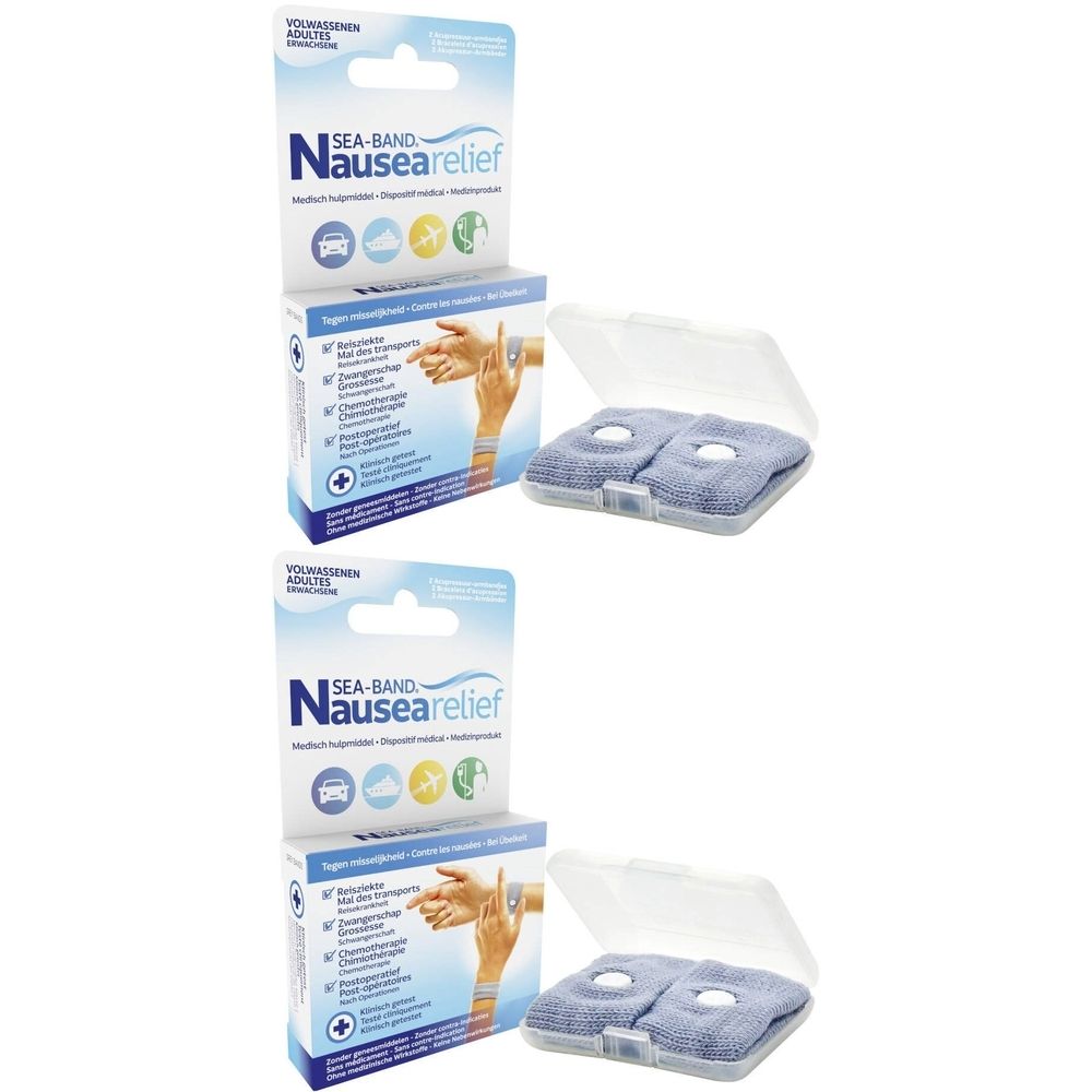 Deux bracelets gris dans un boîtier transparent ouvert. Emballage SEA-BAND Nausea relief en arrière-plan.