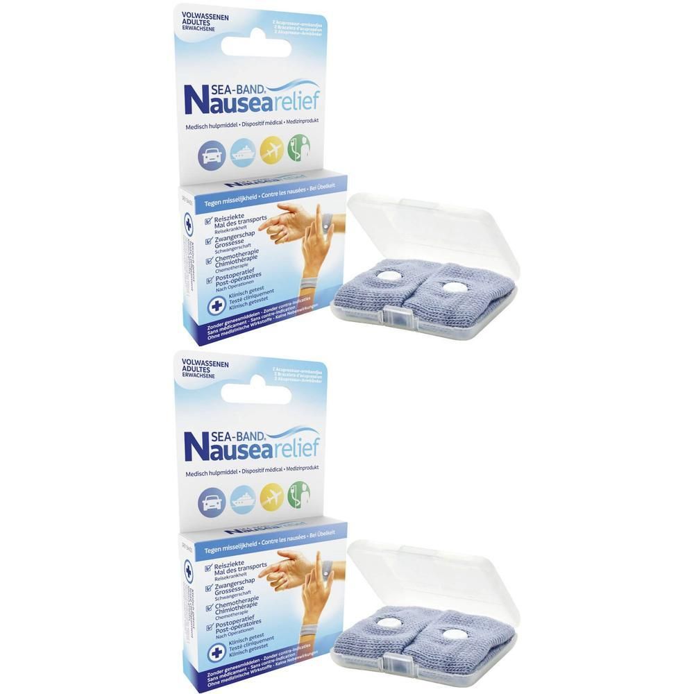 Deux boîtes SEA-BAND Nausea relief avec bracelets et deux boîtiers transparents ouverts contenant chacun deux bracelets gris.