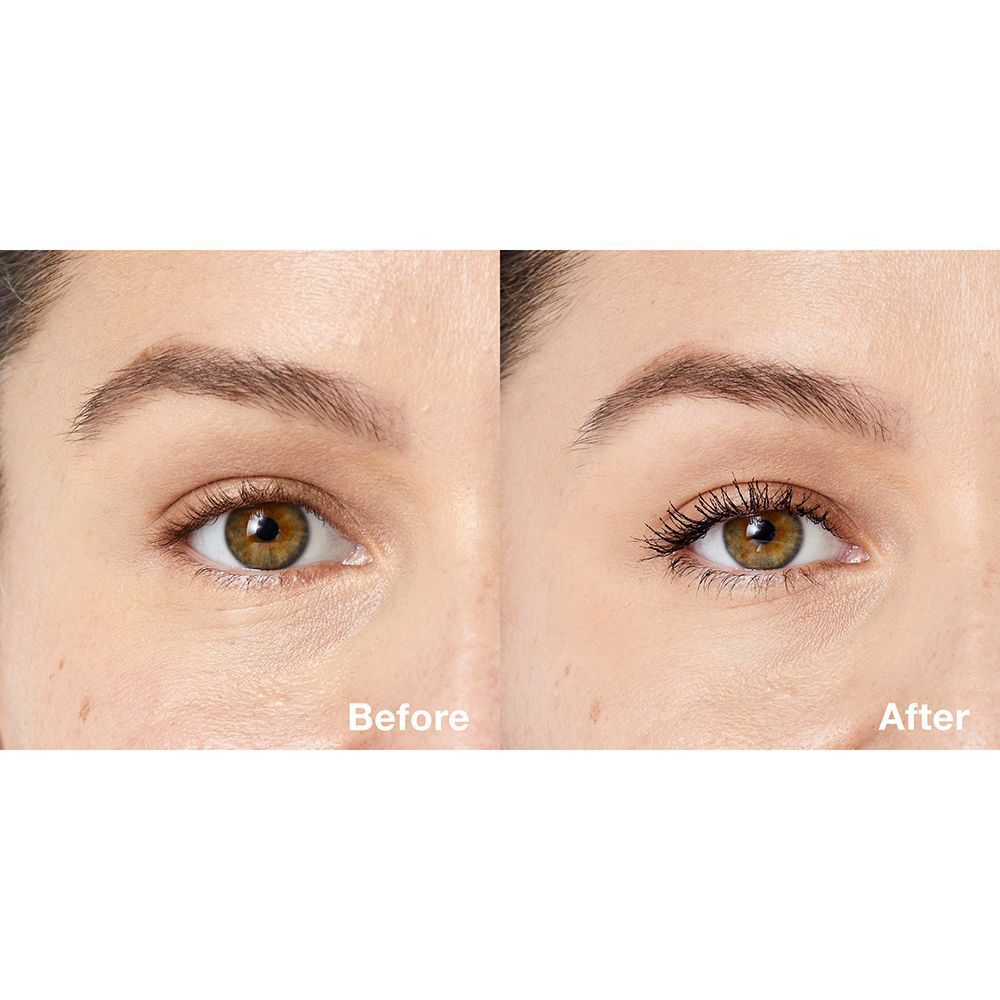 Paire d'yeux avant et après l'application du mascara. Texte: Before, After.