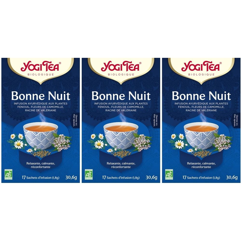 Trois boîtes de Yogi Tea® Bonne Nuit. Emballage bleu avec tasse, camomille et texte. Label bio.