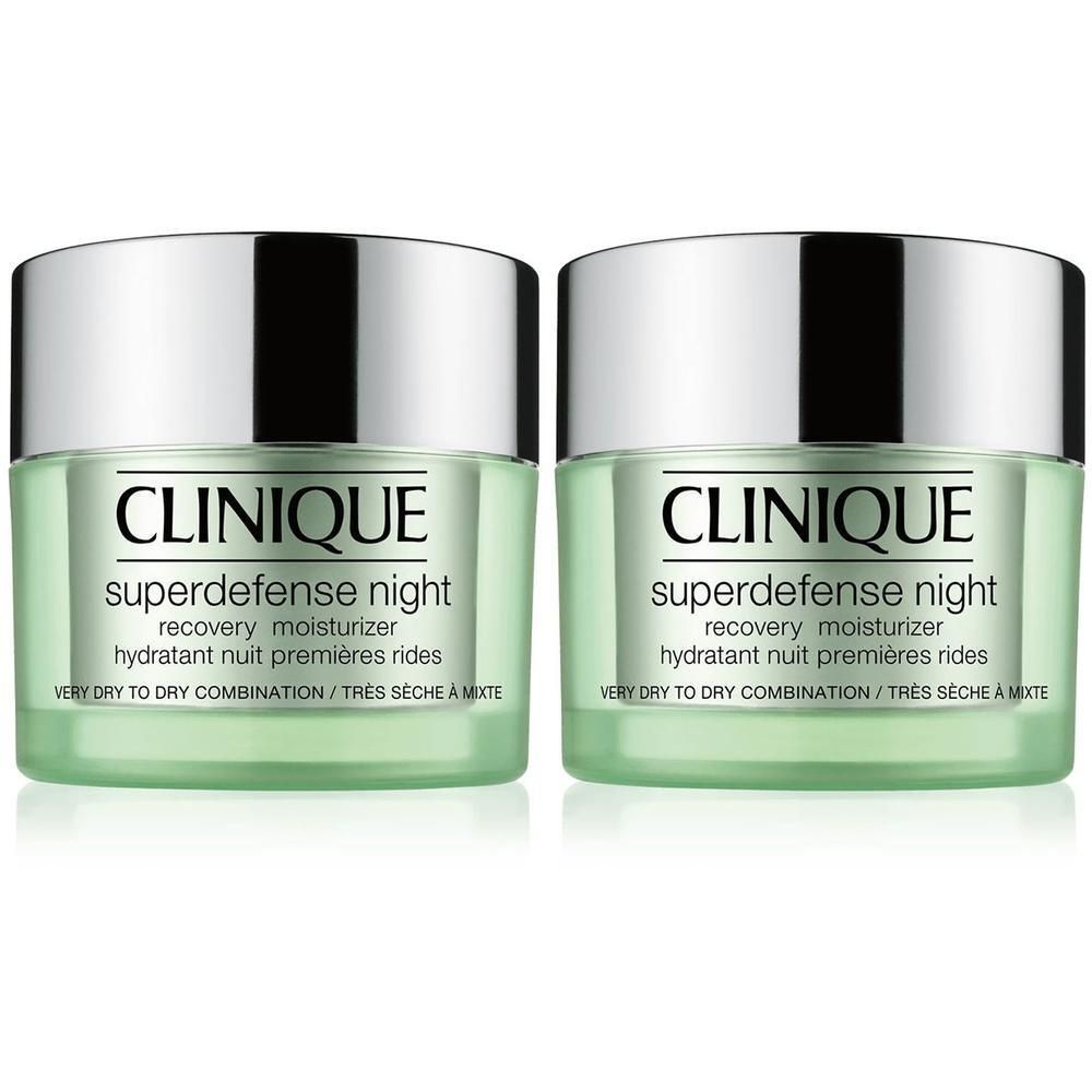 Deux pots verts avec couvercles argentés. Inscription: Clinique Superdefense night, recovery moisturizer, hydratant nuit premières rides.