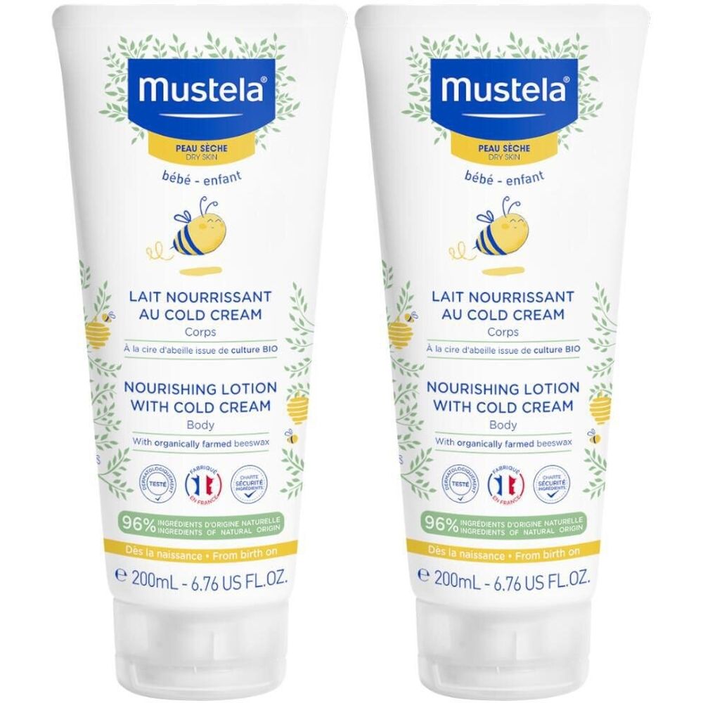 Deux tubes de lotion pour le corps. Blancs, avec inscriptions bleues et jaunes. Inscription : Mustela, Lait Nourrissant Au Cold Cream.