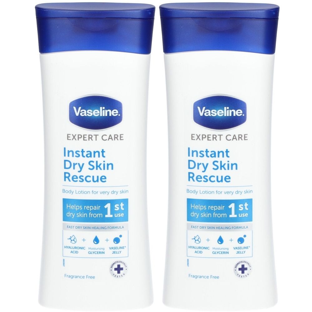 Deux flacons de lotion pour le corps Vaseline Expert Care Instant Dry Skin Rescue. Flacons blancs avec bouchon bleu et texte bleu.