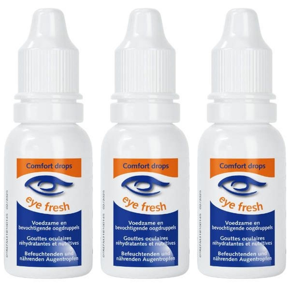 Trois flacons blancs de gouttes pour les yeux. Inscription : Eye Fresh Comfort drops. Autocollant orange et bleu avec informations sur le produit.
