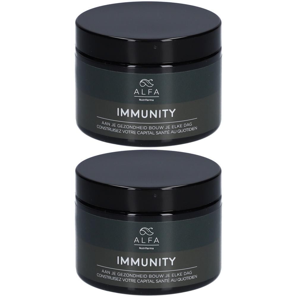 Deux pots noirs avec couvercles. Inscription : ALFA, IMMUNITY. Ligne de texte : Aan je gezondheid bouw je elke dag.