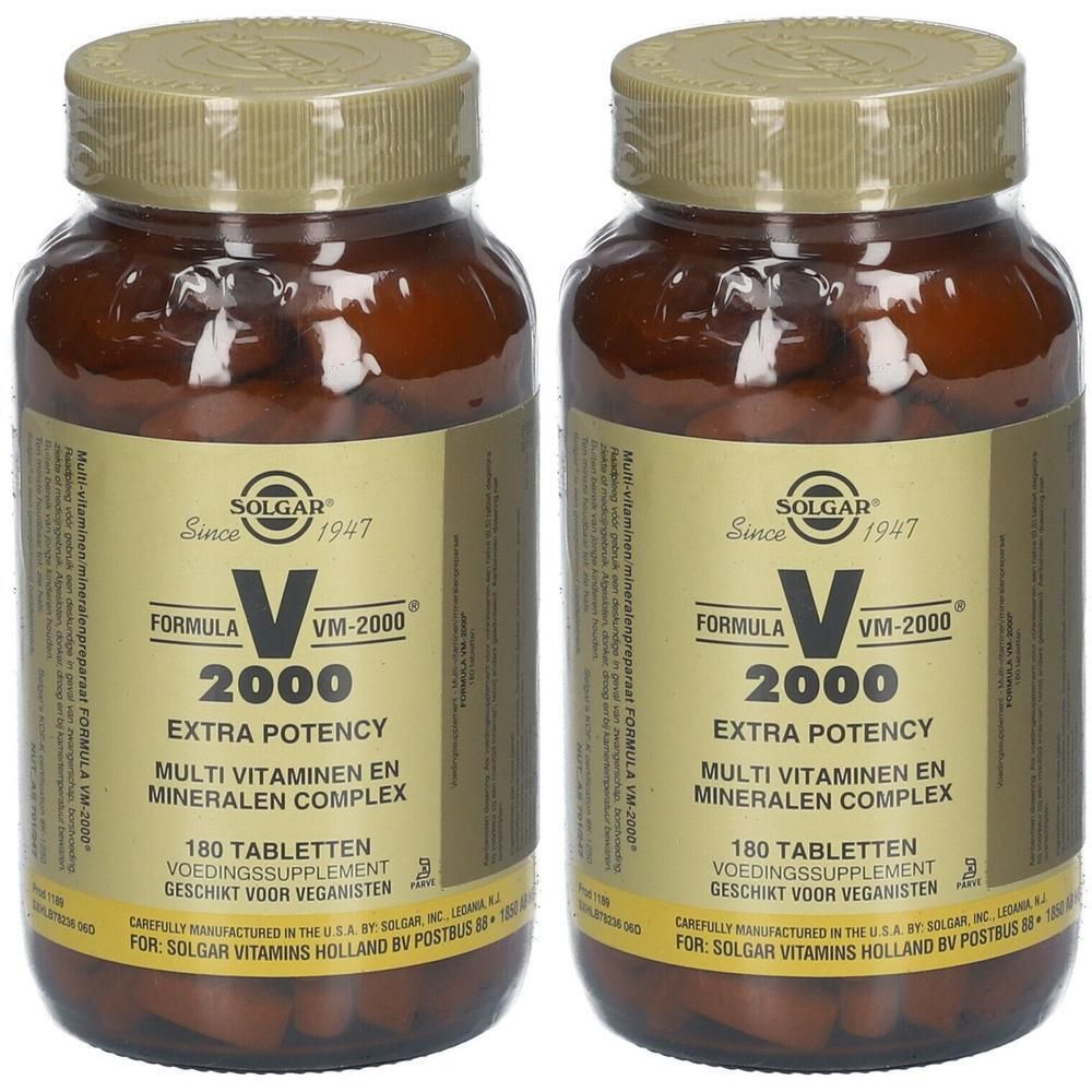 Deux flacons de comprimés SOLGAR® VM-2000®. Bouteilles en verre brun avec couvercles dorés et étiquettes. Inscription : FORMULA VM-2000®.