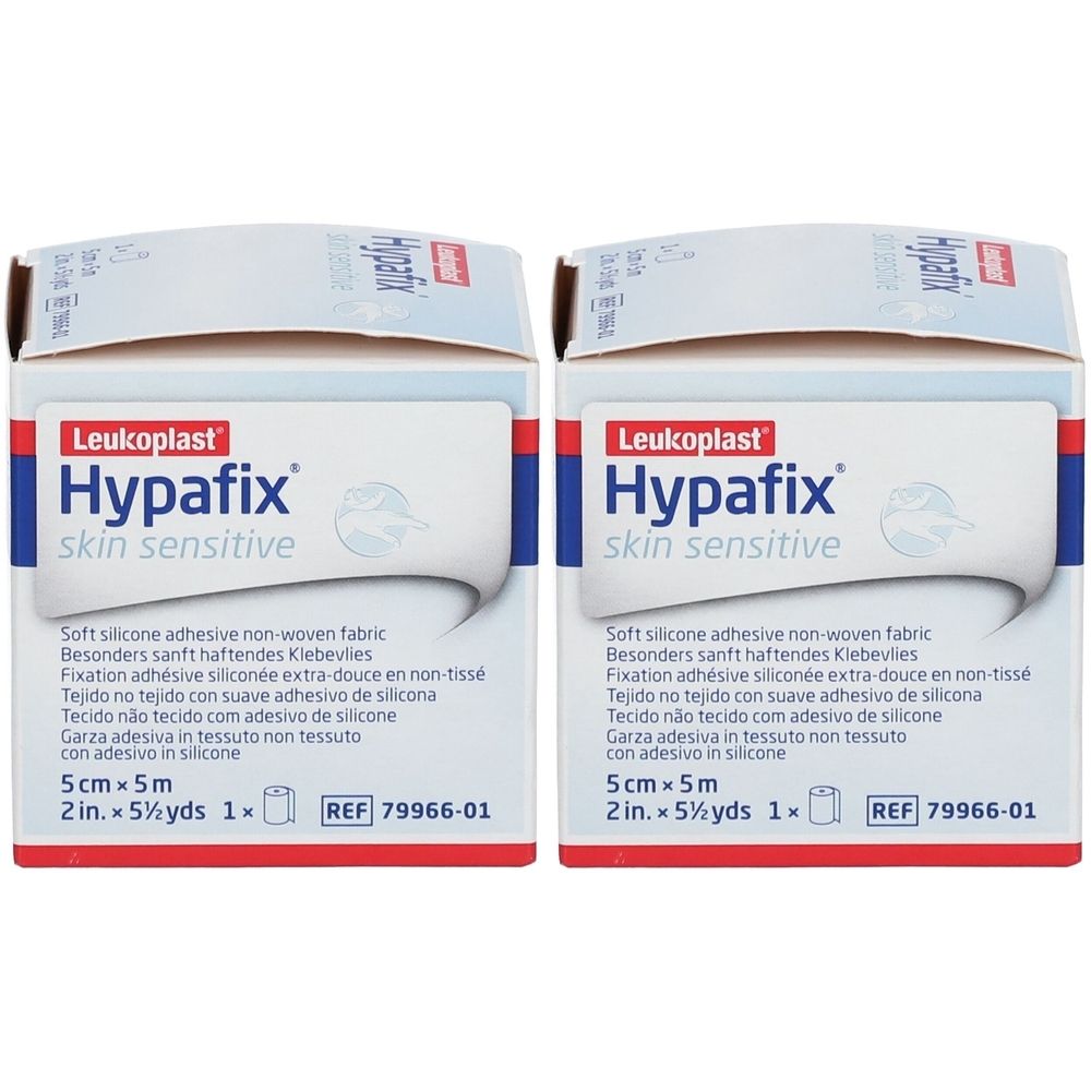 Deux boîtes de Leukoplast® Hypafix® Skin Sensitive. Inscription : 5 cm x 5 m, tissu non tissé doux.