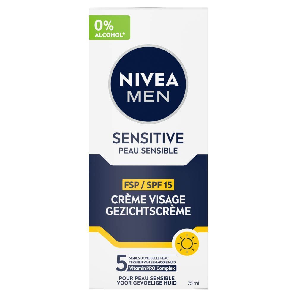 Emballage de Crème Visage Nivea Men Sensitive SPF15. Boîte blanche avec lettrage bleu et noir. Logo 0% alcool.