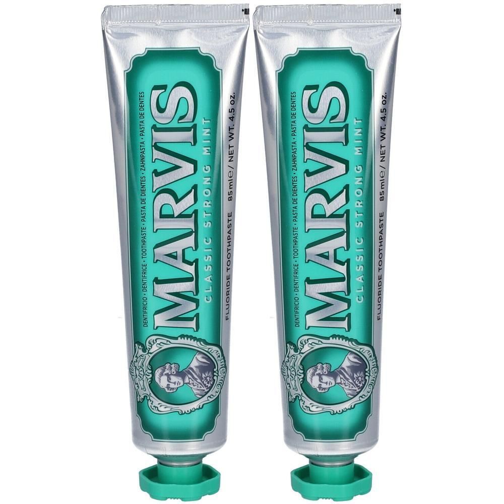 Deux tubes de dentifrice MARVIS Classic Strong Mint. Tubes argentés avec étiquette verte et texte.