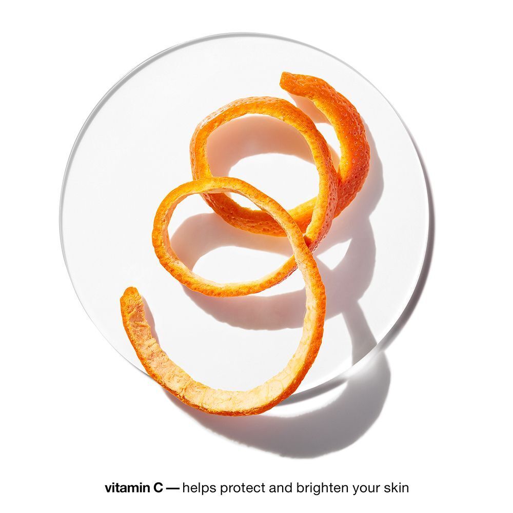 Coupelle transparente avec zeste d'orange. Texte : vitamin C – helps protect and brighten your skin.