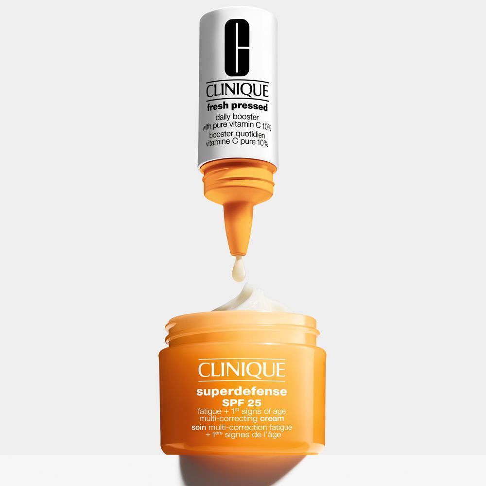 Clinique Fresh Pressed Booster et crème Superdefense. Le booster goutte dans la crème.