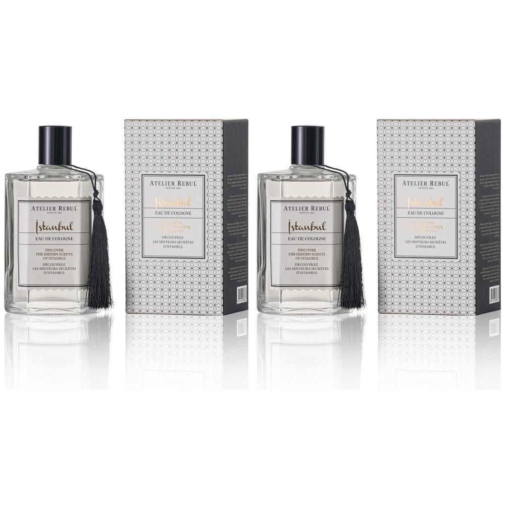 Trois flacons ATELIER REBUL Istanbul Eau de Cologne avec emballage. Flacons rectangulaires avec bouchon noir et pompon.
