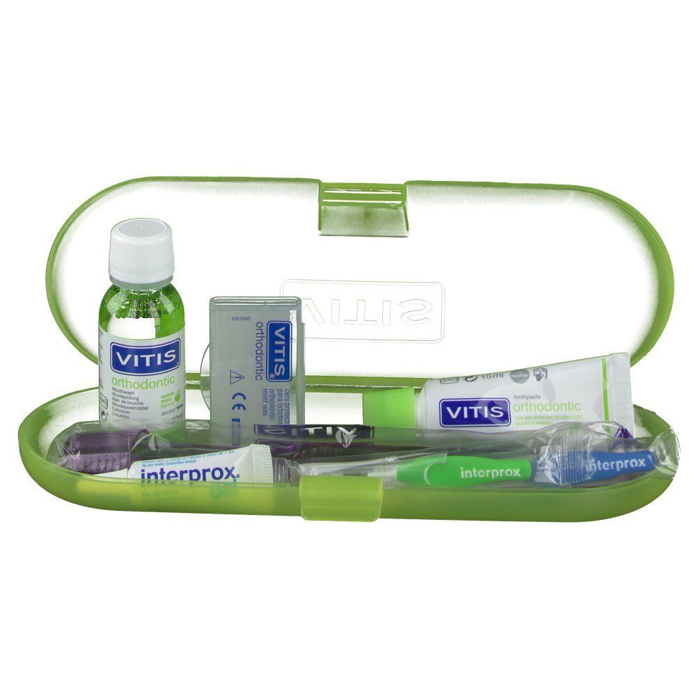 Étui vert avec produits d'hygiène dentaire. Contient bain de bouche, fil dentaire, dentifrice, brosse à dents et brosse Interprox.