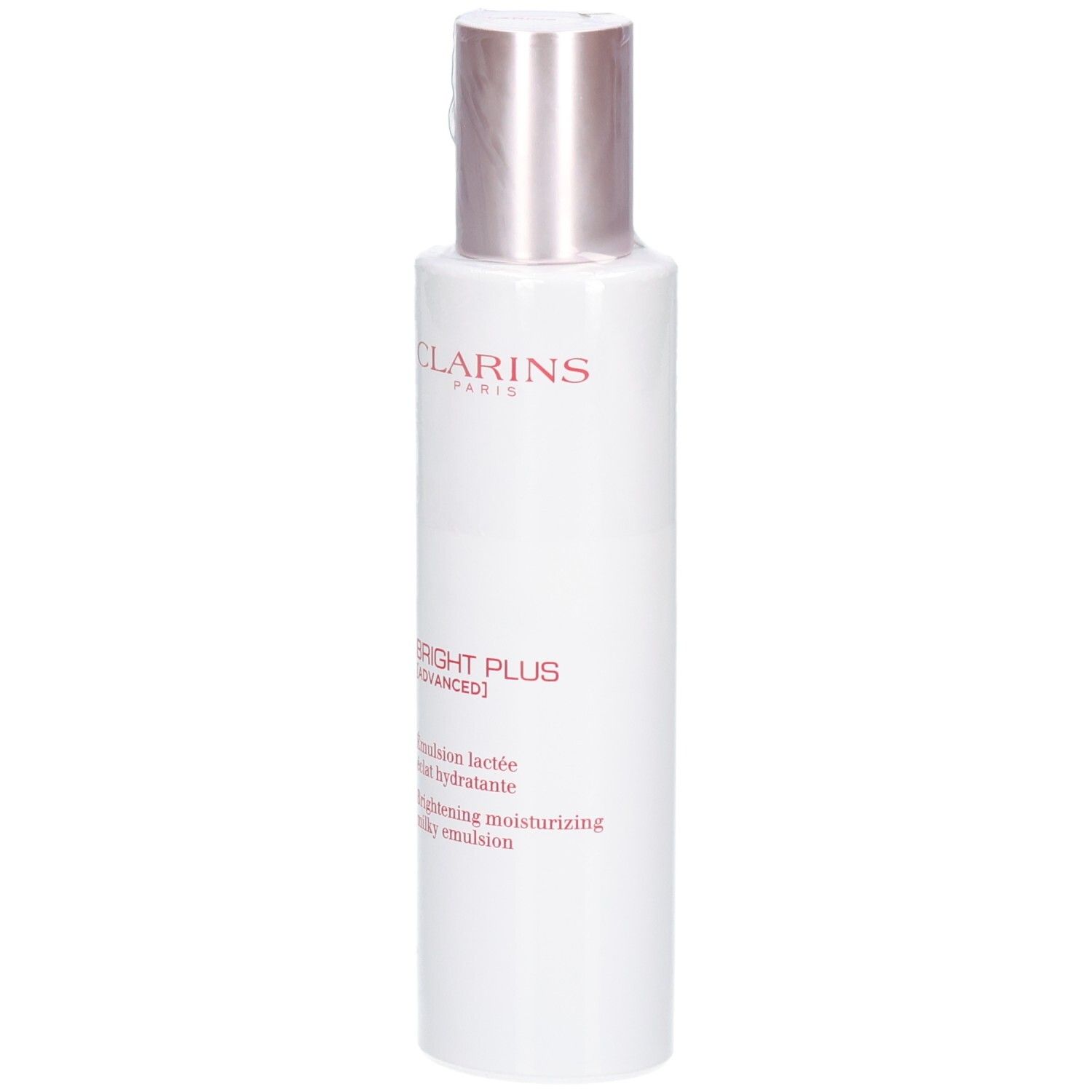 Bouteille Clarins Bright Plus Emulsion Lactee avec bouchon argenté, isolée sur fond blanc.