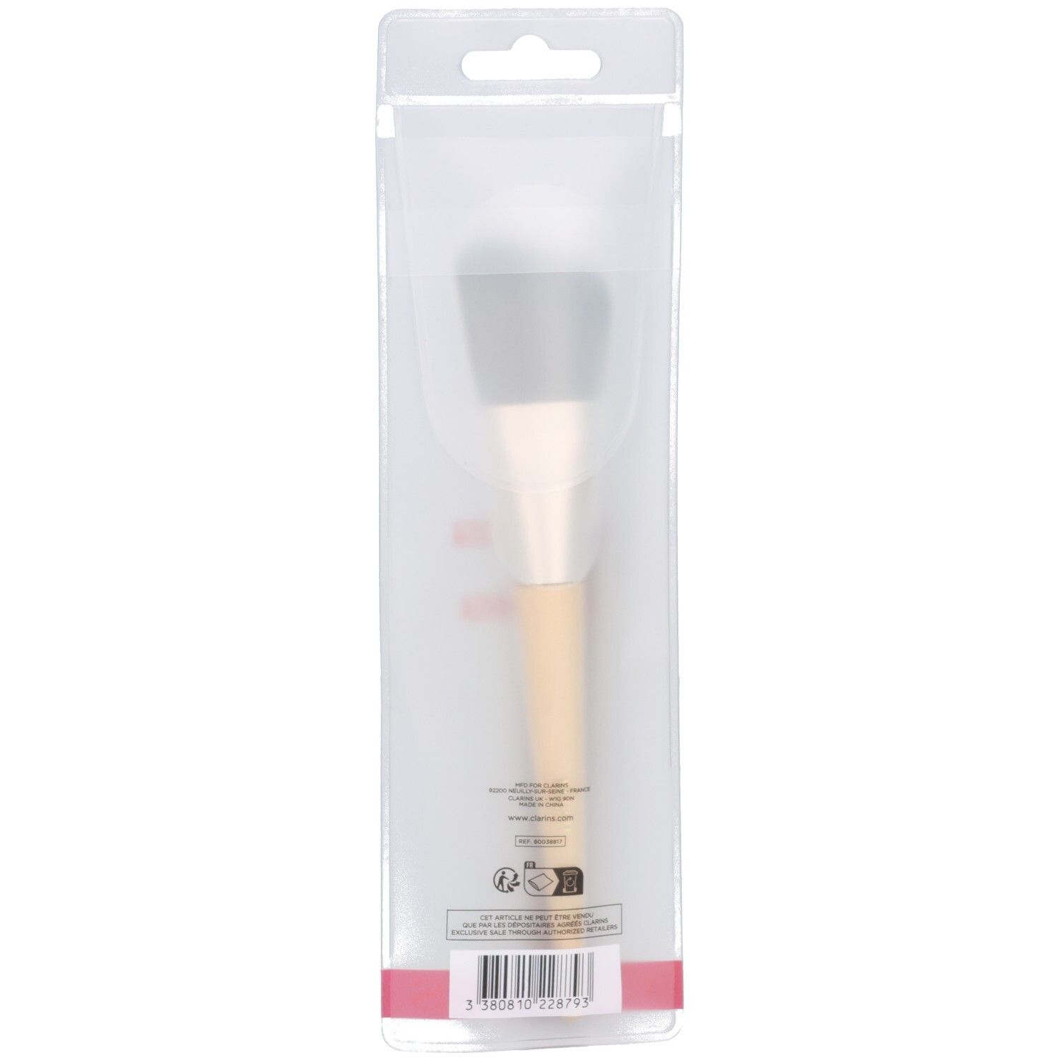 Clarins Pinceau Fond de Teint Multi-usage, pinceau de maquillage avec manche en bois clair et poils foncés, verso de l'emballage.