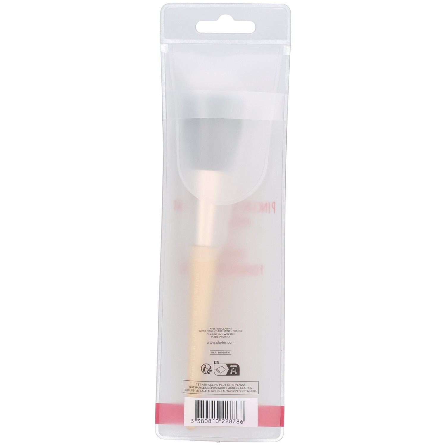 Arrière du Pinceau Fond de Teint Multi-usage Clarins dans son emballage transparent avec code-barres.