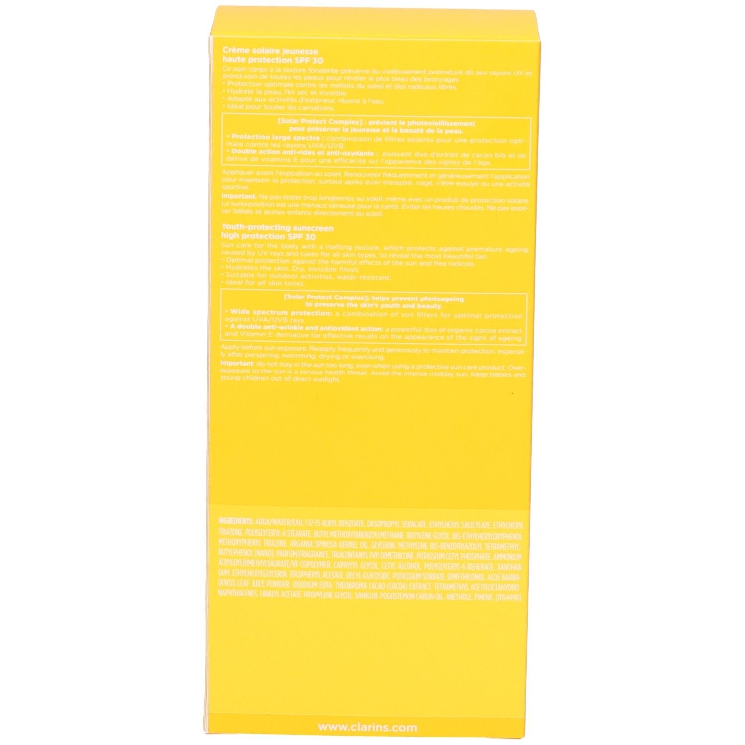 Arrière de la boîte de crème solaire Clarins avec texte produit et code QR.