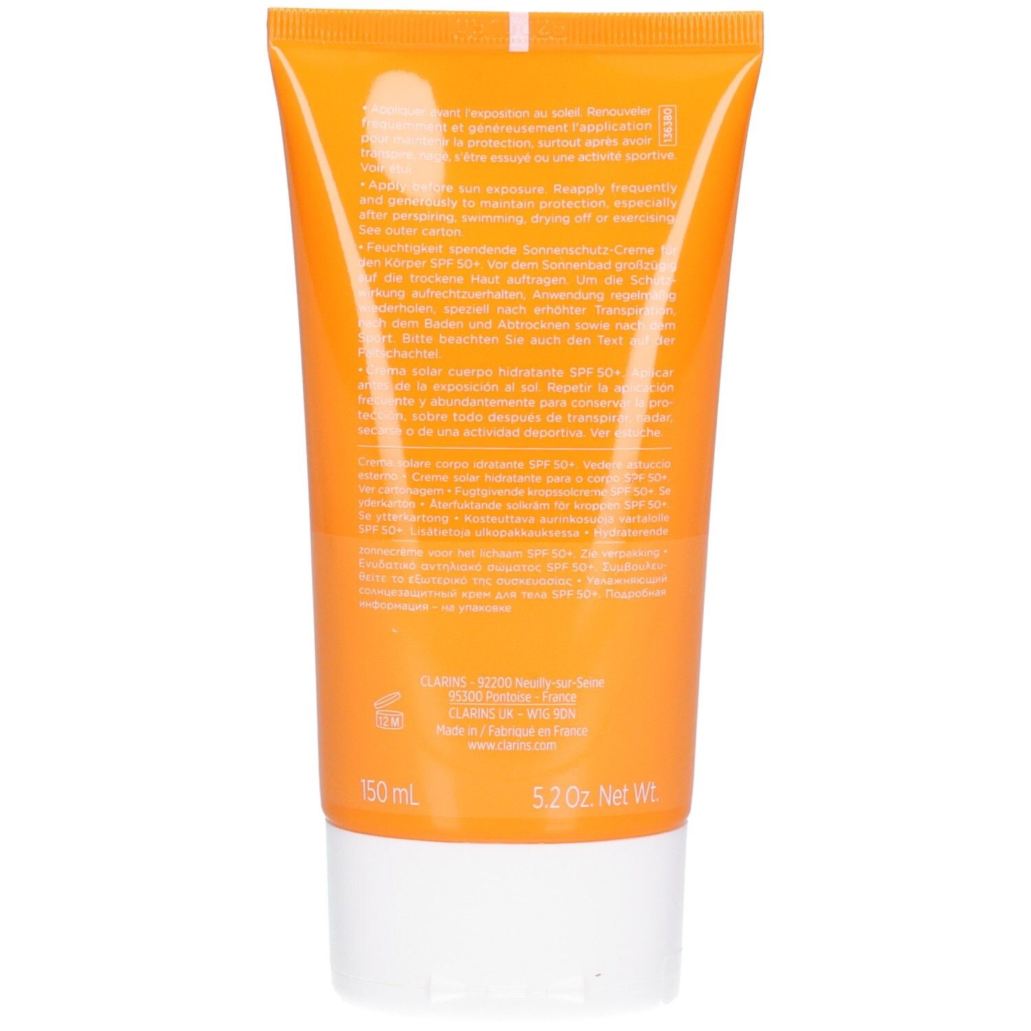 Arrière d'un tube de crème solaire Clarins SPF 50+, 150 ml.