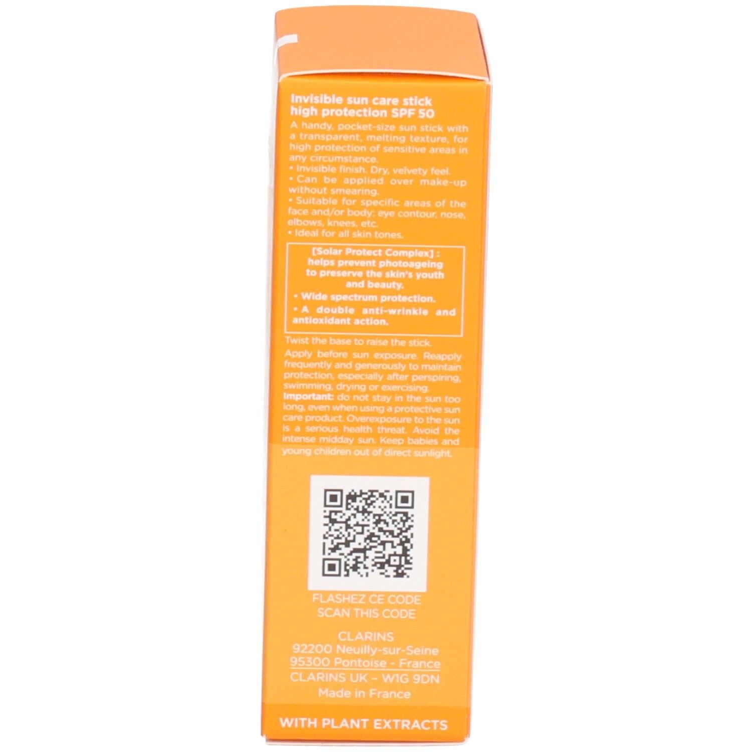 Côté de l'emballage du stick solaire Clarins SPF 50 avec QR code, site web et pays de fabrication.