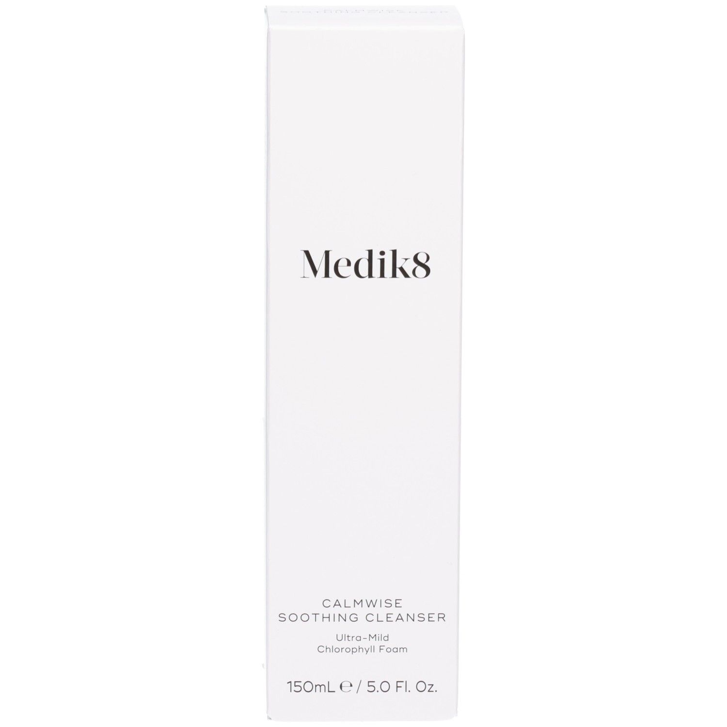 Emballage extérieur du Medik8 Calmwise Soothing Cleanser avec informations produit.