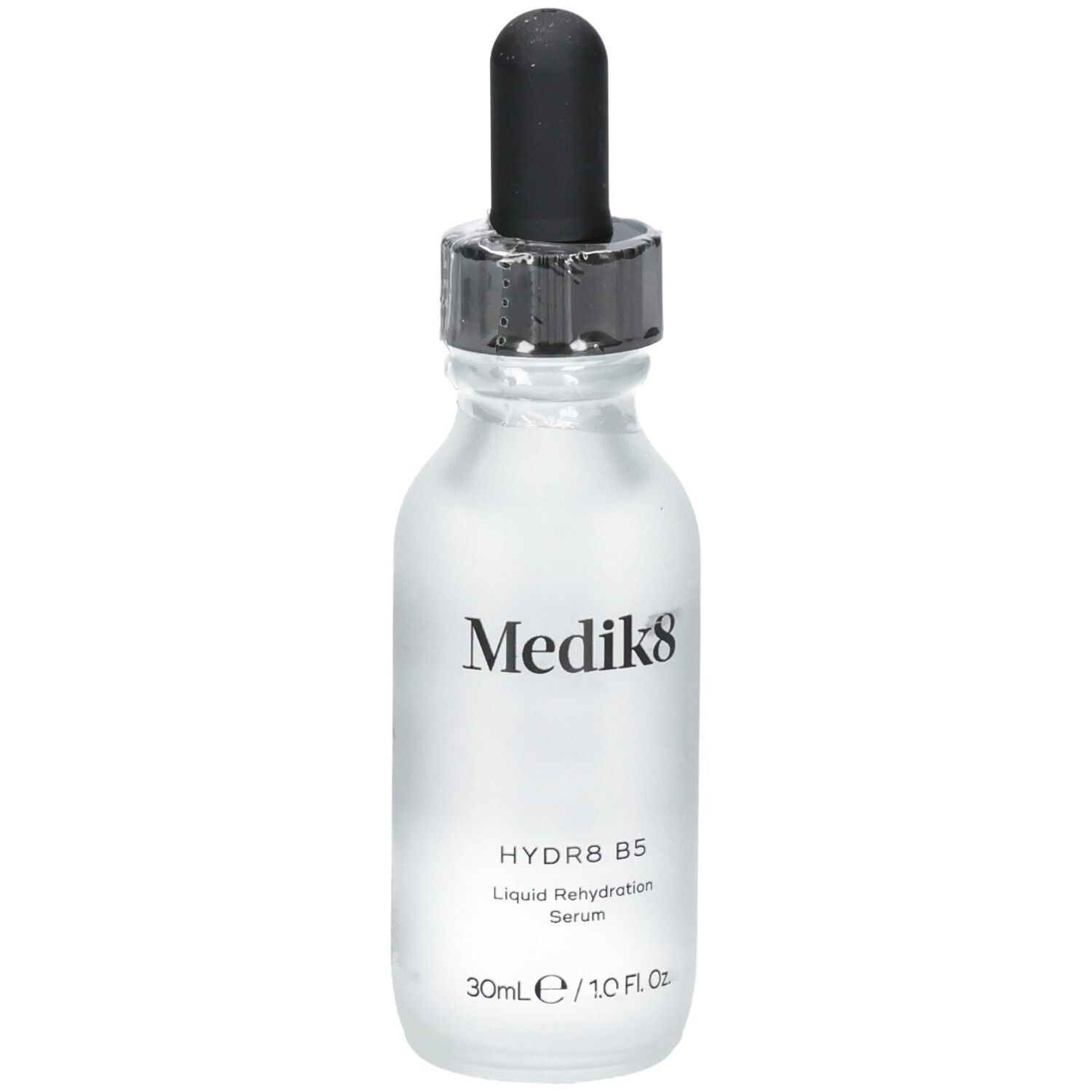 Flacon de sérum Medik8 Hydr8 B5, vu légèrement de trois quarts avant.
