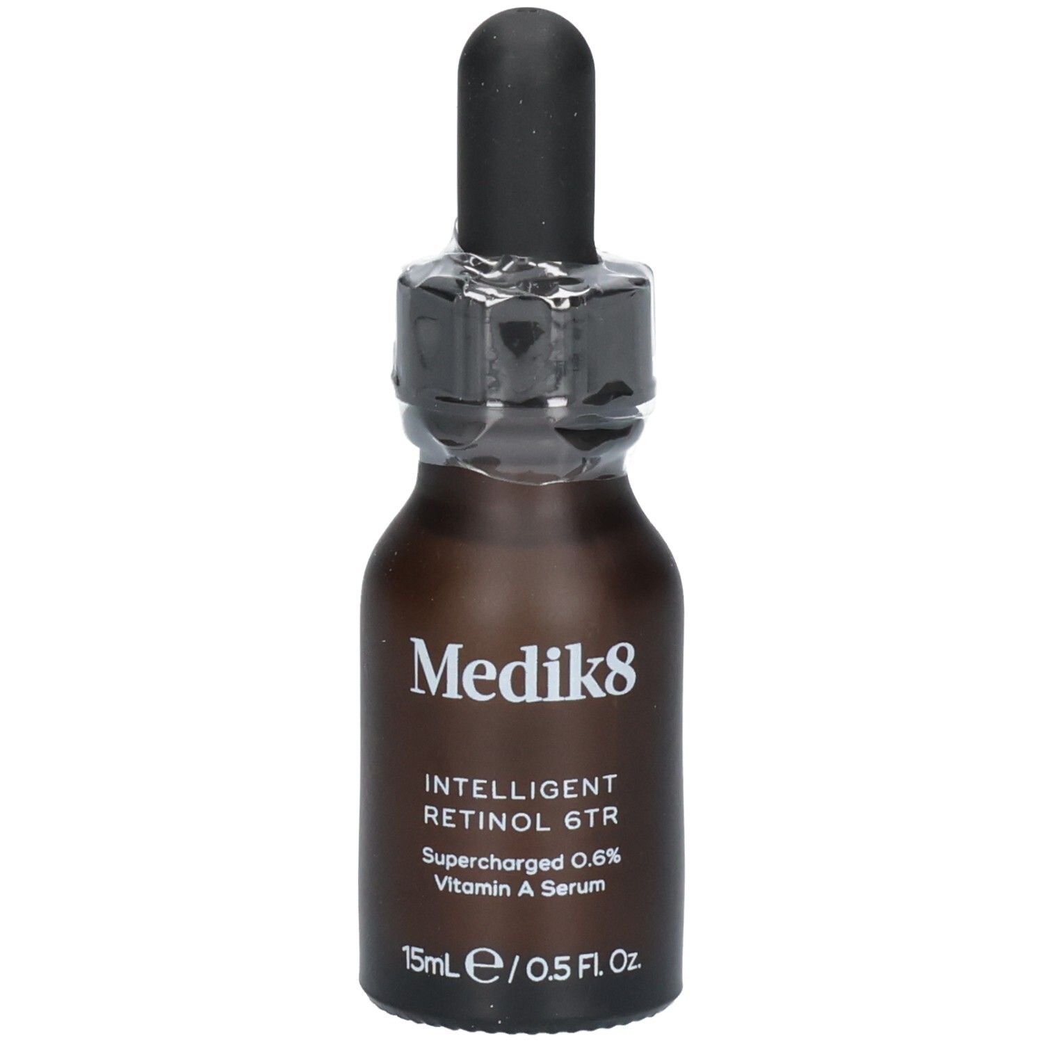Sérum Medik8 Intelligent Retinol 6TR en flacon de verre brun avec pipette, 15ml.