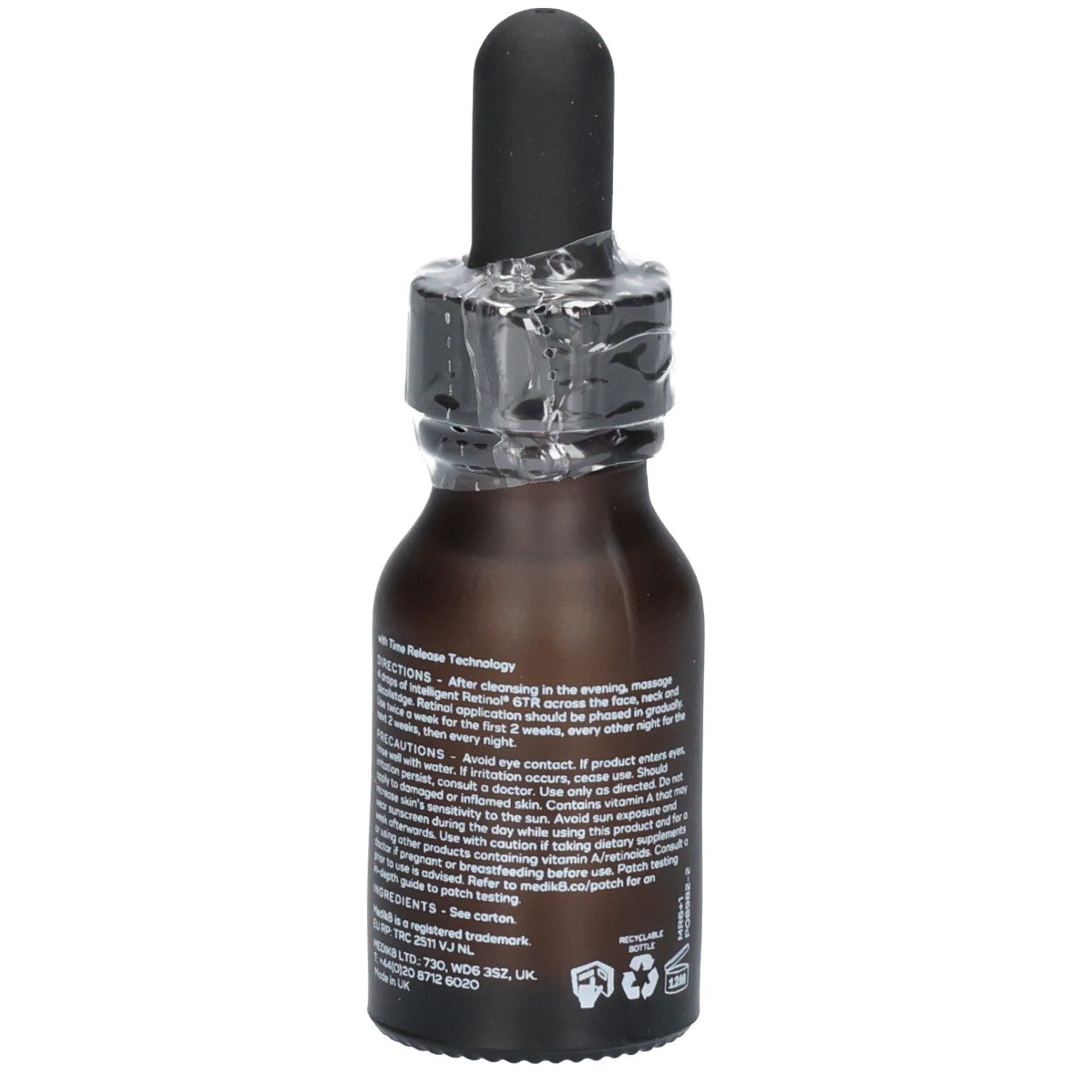 Vue latérale du flacon de sérum Medik8 Intelligent Retinol 6TR avec instructions détaillées.