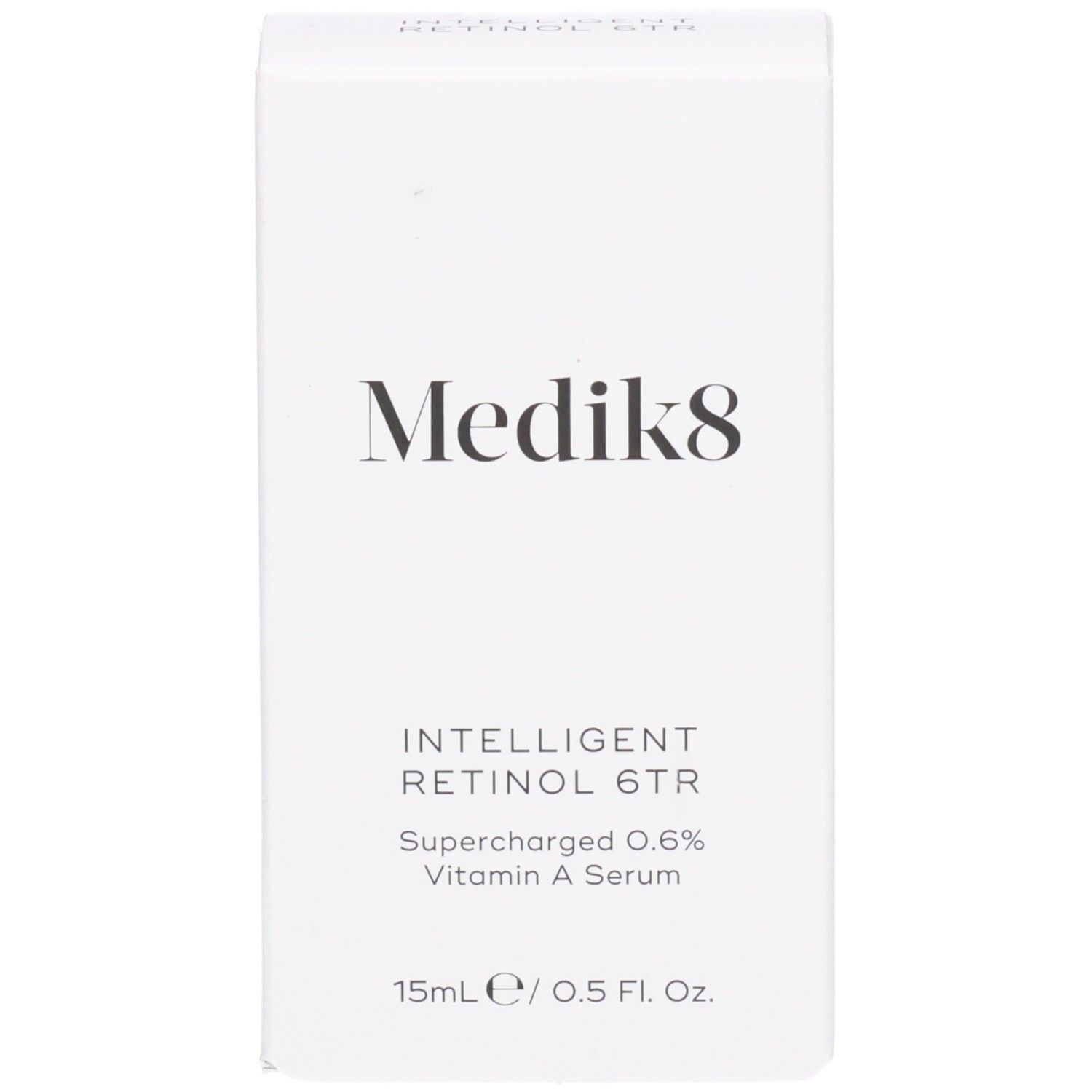 Emballage extérieur blanc pour le sérum Medik8 Intelligent Retinol 6TR, 15ml.